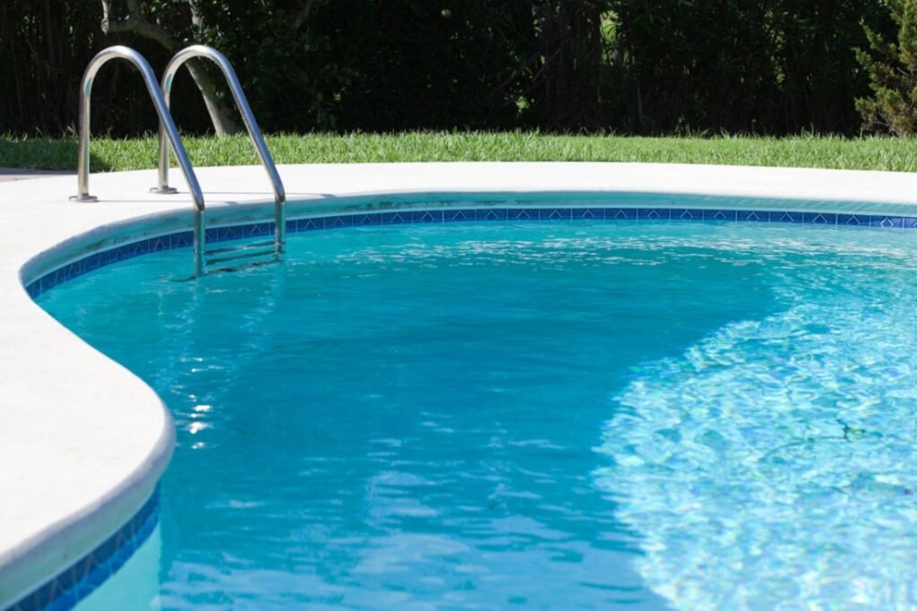 Fiberglass vs. Concrete Pools